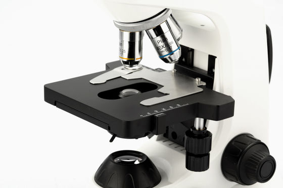 4 ตำแหน่ง 40X Lab Biological Microscope with Mechanical Stage