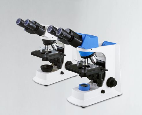 กล้องจุลทรรศน์ชีวภาพ Trinocular Lab สีขาวพร้อมขั้นตอนทางกล